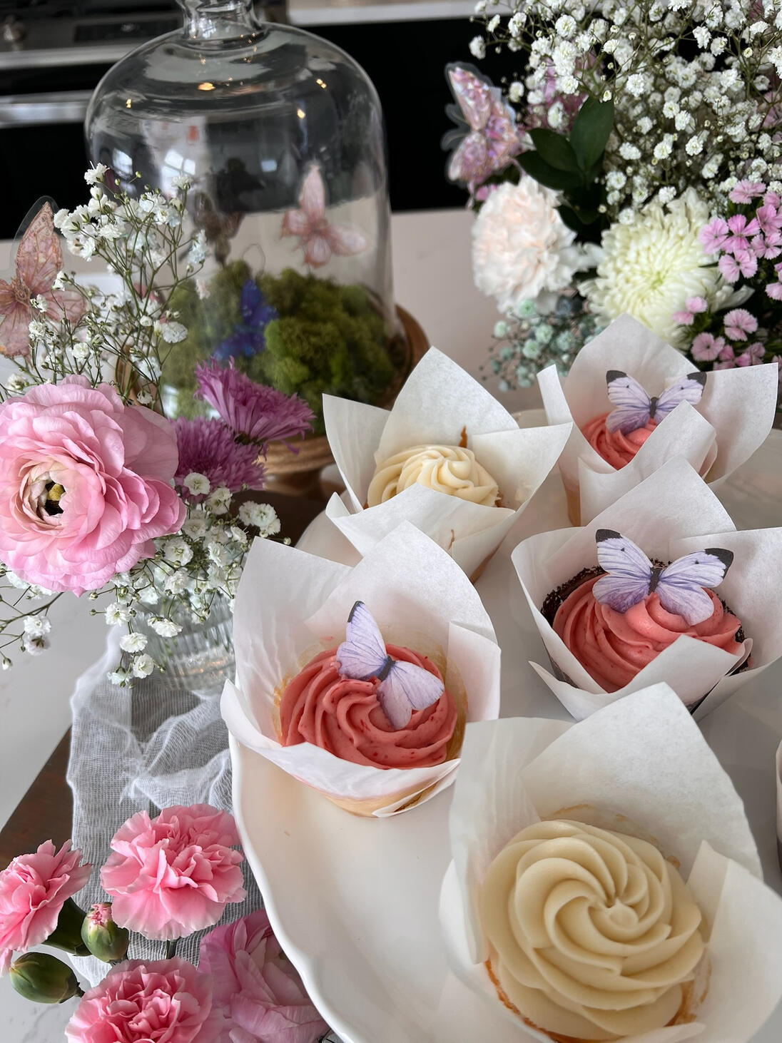 Butterfly cupcakes with floral arrangement